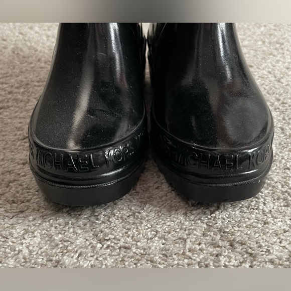 Micheal Micheal Kors Black Glossy Rain Boots Size 6/7 - Picture 6 of 14